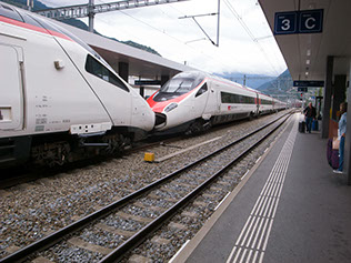 ヨーロッパは、鉄道で各国が繋がっている。国際色豊かな列車